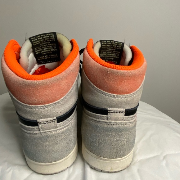 Nike Air Jordan 1 Retro High OG - Picture 4 of 7